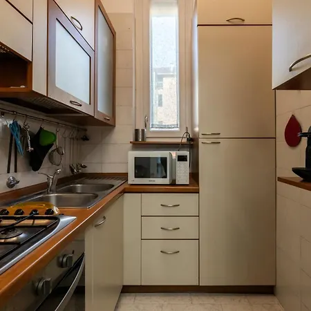 Tra Porta Susa E Piazza Statuto -cortile Interno- Torino