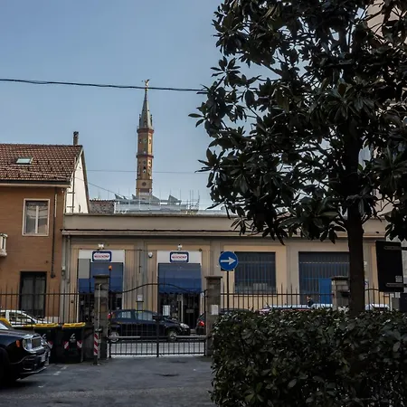 Tra Porta Susa E Piazza Statuto -cortile Interno- *