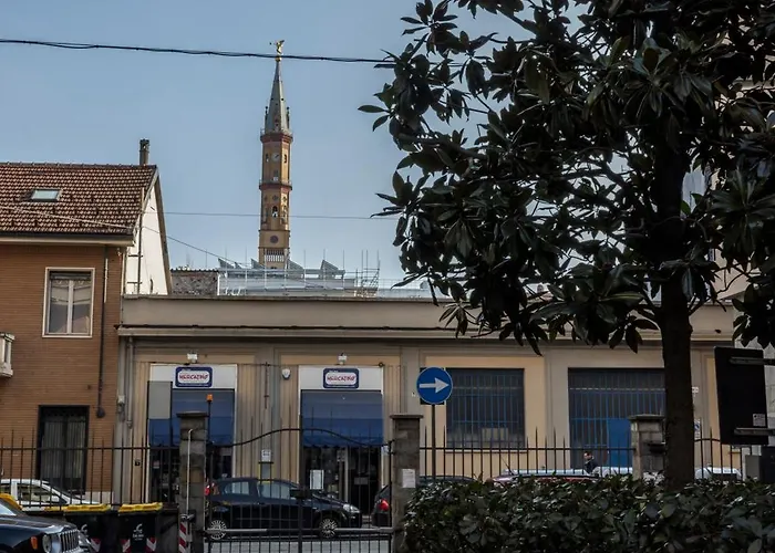 Tra Porta Susa E Piazza Statuto -cortile Interno- *