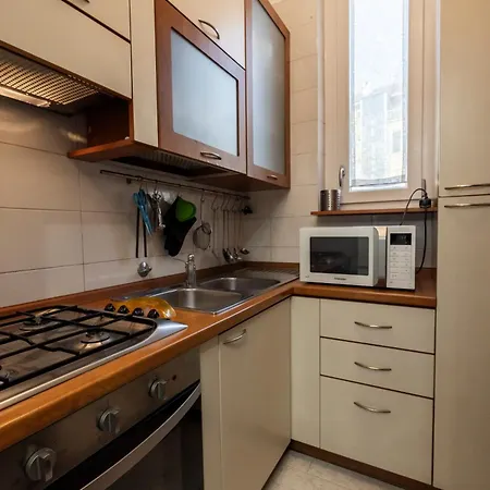 Tra Porta Susa E Piazza Statuto -cortile Interno- *